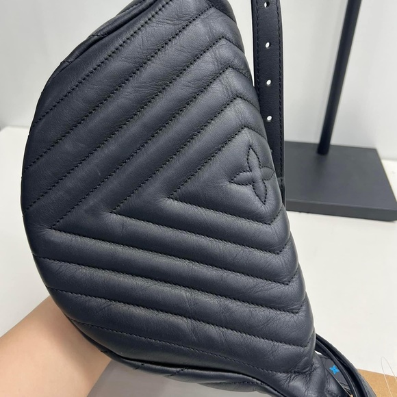 SOLD OUT “””Louis Vuitton new wave bumbag - Picture 6 of 8